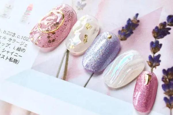 How to use nail stickers？